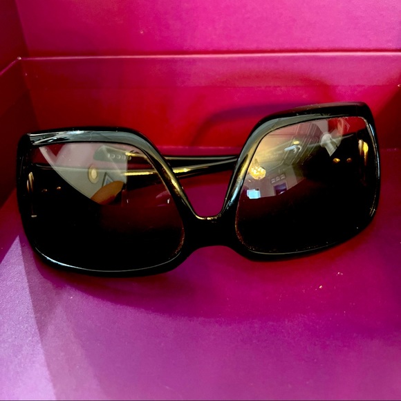 Authentic GUCCI Horsebit Detail Sunglasses - Picture 2 of 10